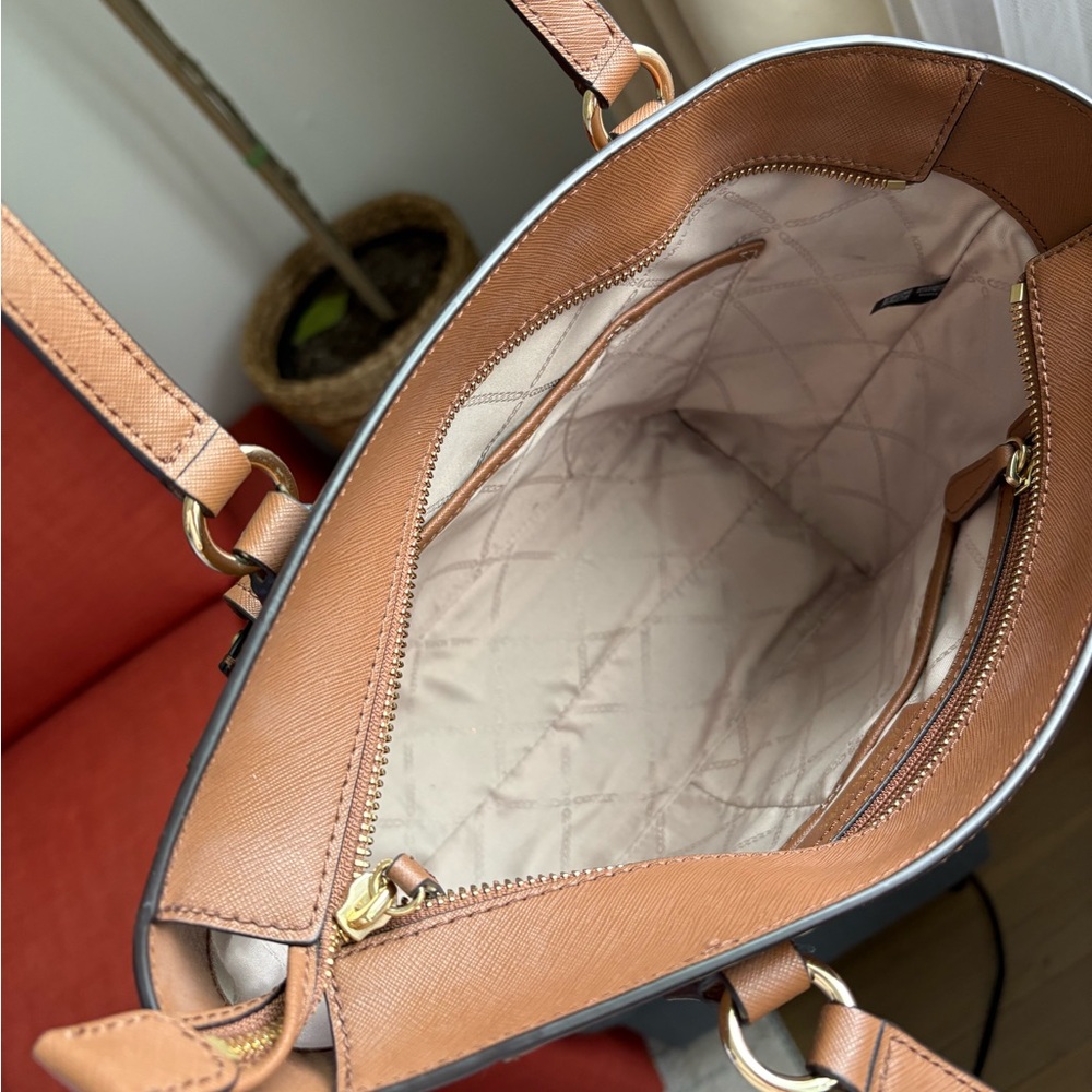 Michael Kors Tan Tote Bag with Gold Accents - Picture 4 of 5